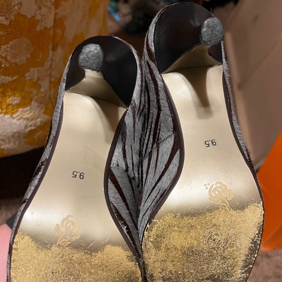 Poetic License grey mohair with brown zebra striping. Size 9. - Picture 5 of 10